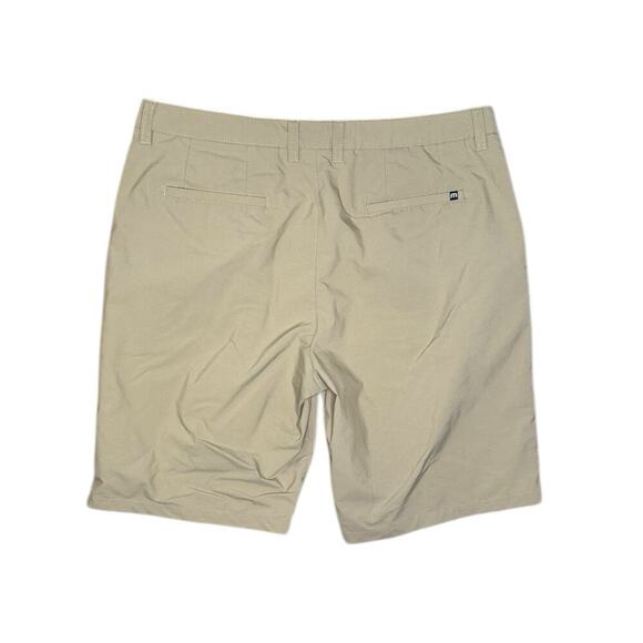 Travis Mathew Shorts Mens Size 38 Nylon Beige Golf Chinos Flat Front TINY FLAW - Picture 7 of 10